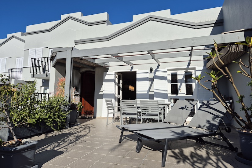 115 De Waterkant Piazza - front terrace